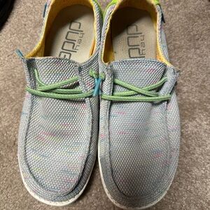 Hey Dude Size 9